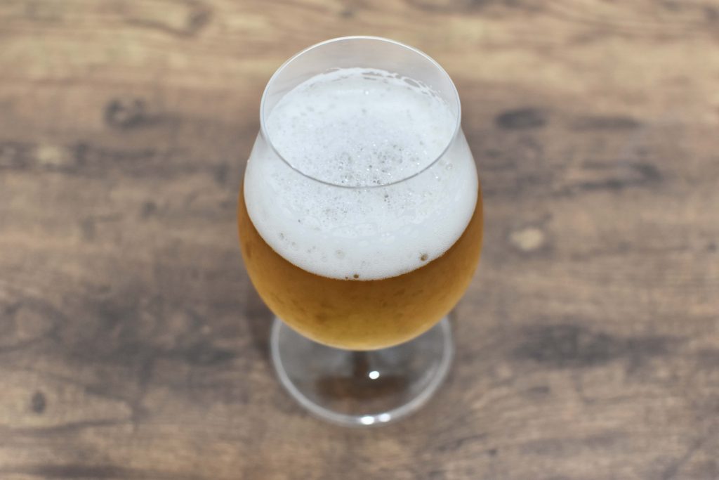 グラスに注いだオルジュゼロ ライムを上から見た様子