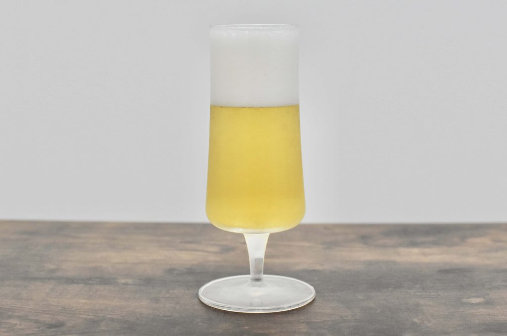 グラスに注いだ麦豊穣