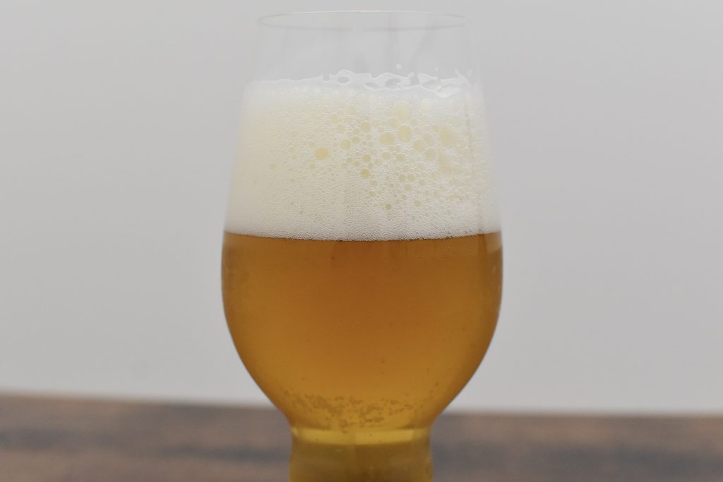 川場ビール（ヴァイツェン）に注いで側面から見た様子