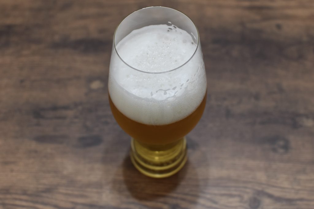 川場ビール（ヴァイツェン）をグラスに注いで上から見た様子